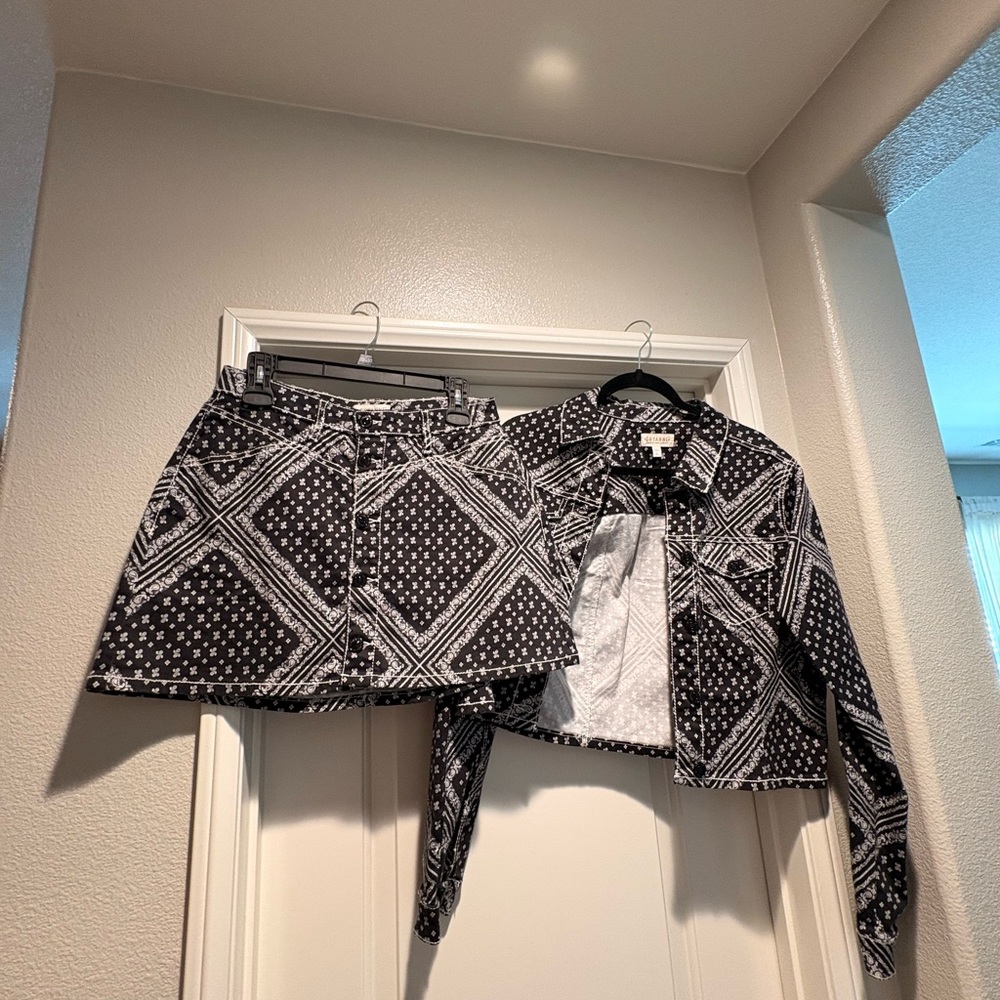 Black & White Geometric Print A-Line Women's Skirt - Brand